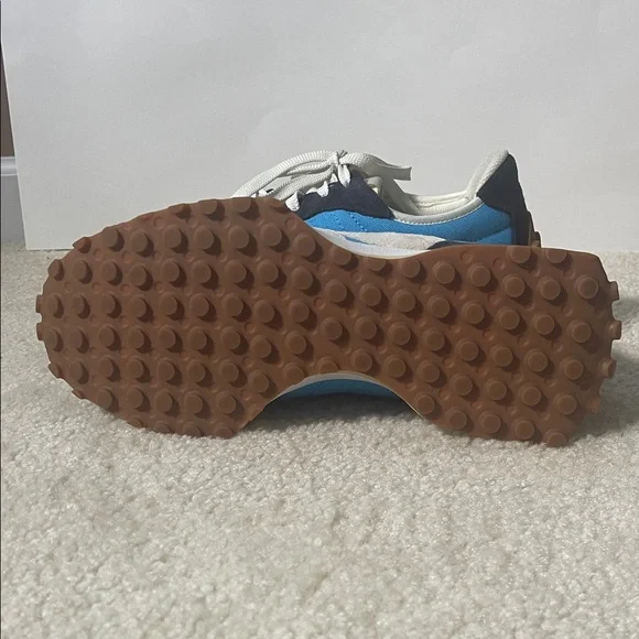 Men’s Size 9/ Women’s Size 10. New Balance 327 Blue Lifestyle Sneakers - Picture 5 of 5